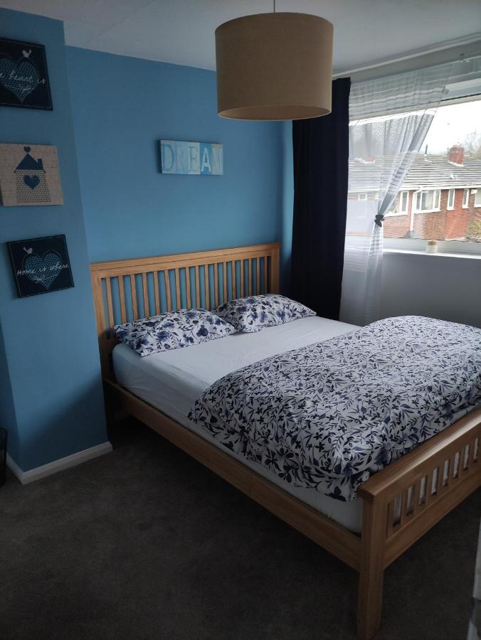 3 Bed House In Walsall, Perfect For Contractors & Leisure & Free Parking エクステリア 写真