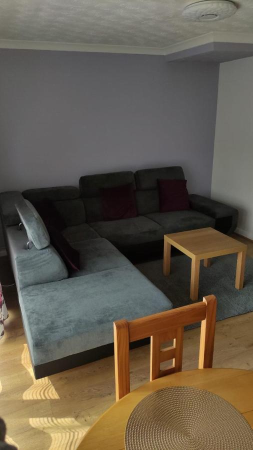 3 Bed House In Walsall, Perfect For Contractors & Leisure & Free Parking エクステリア 写真